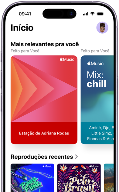 Aba Início do Apple Music na tela do iPhone, carrossel Mais Relevantes para Você com estações personalizadas de Jenny Court e playlists