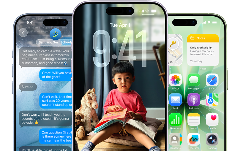 Pohled zepředu na mlhově modrý, levandulový a šalvějově zelený iPhone 17, na displejích jsou vidět funkce iOS – Zprávy s prosvítajícím pozadím, Liquid Glass na zamknuté obrazovce a plocha s různými aplikacemi