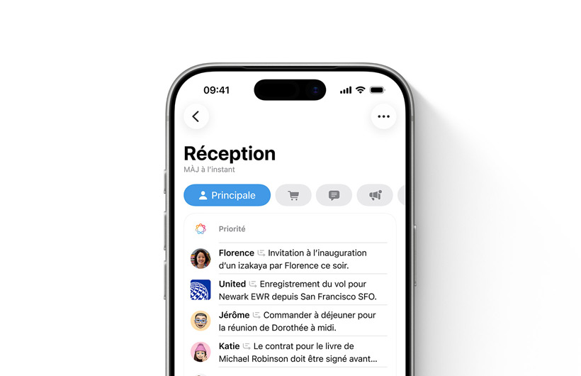 Un iPhone affichant la boîte de réception de l’app Mail, avec les messages importants en haut