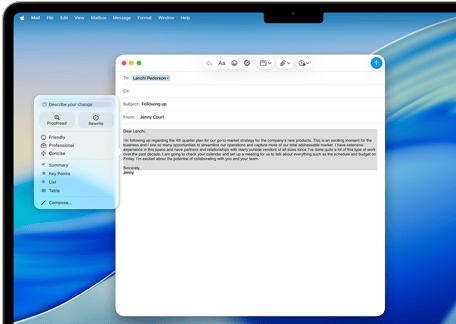 Obrazovka MacBooku Air s ukážkou použitia Nástrojov na písanie s Apple Intelligence pri písaní e-mailu