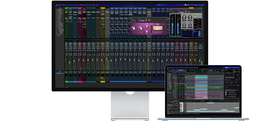 Studio Display ve bir Mac laptop, ekranlarında Splice ile entegre edilmiş Pro Tools’da açık bir Session dosyası gösteriliyor