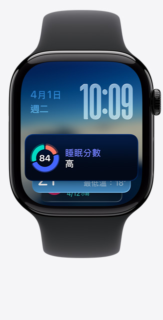 Apple Watch Series 11，展示拋光曜石黑色鋁金屬錶殼，搭配黑色運動型錶帶，螢幕顯示智慧型堆疊、睡眠分數提示，右側有數位錶冠