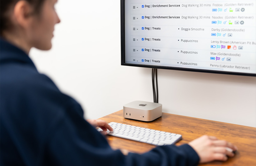 Mac mini ułatwia rejestrowanie i przeglądanie nadchodzących zadań.