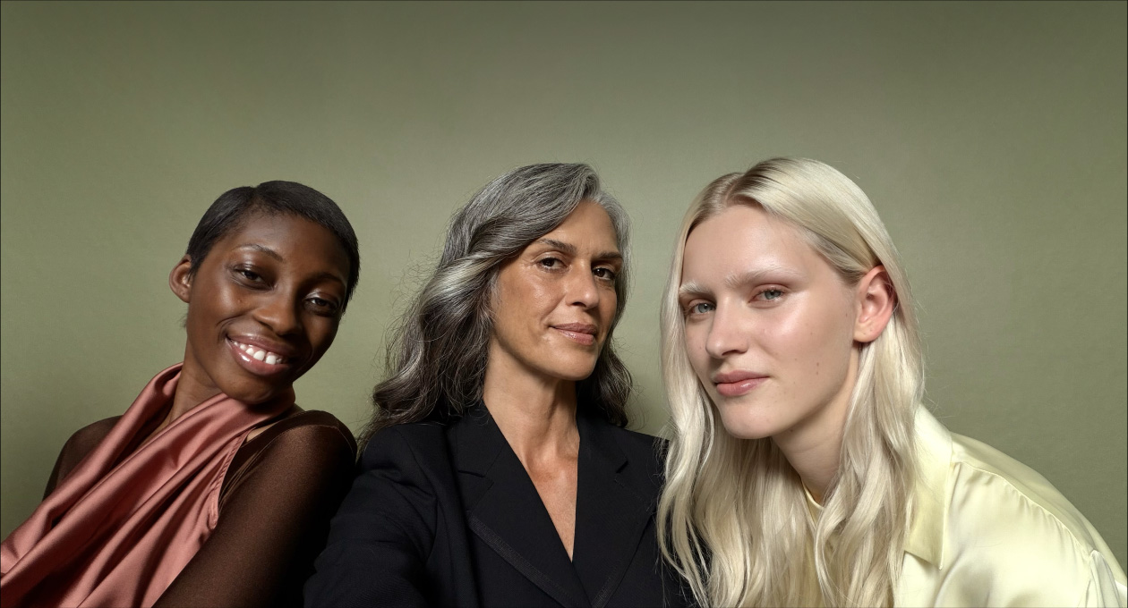 iPhone 17 Pro camera app, Centre Stage for photos feature and how to take a Selfie of group of people, with their faces highlighted