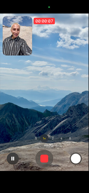 Na zaslonu iPhonea 17 Pro demonstriran je rad značajke istovremeno snimanje videozapisa i pojašnjeno kako istovremeno pregledati i prednji i stražnji snimak