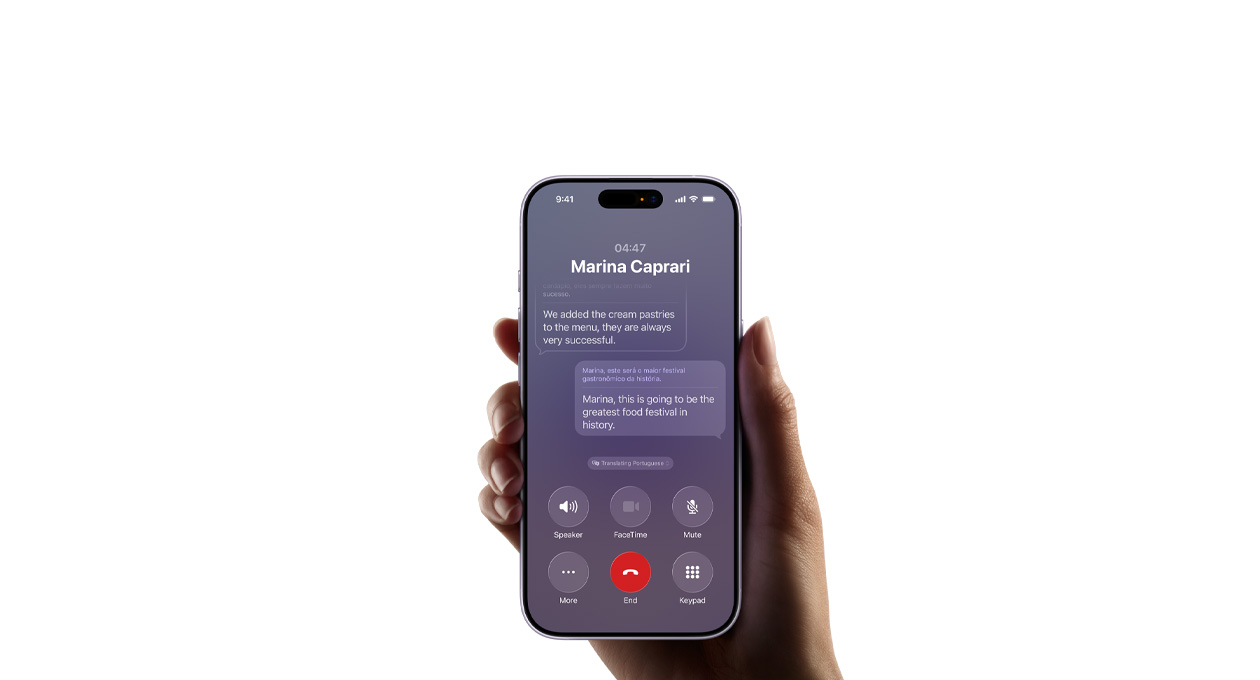 O mână ține un iPhone 17, demonstrând funcția Apple Intelligence Traducere în timp real