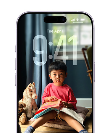 Låst skjerm på iPhone, som viser klokken tilpasset bildet på låst skjerm