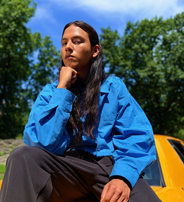 Bild av en person, tagen med kamerafunktionen senaste generationens porträtt