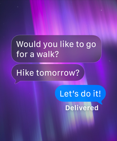 Viestit-apin ryhmäkeskustelun taustana on kuva revontulista